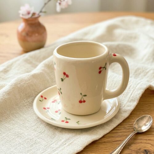 Taza y plato cerezas